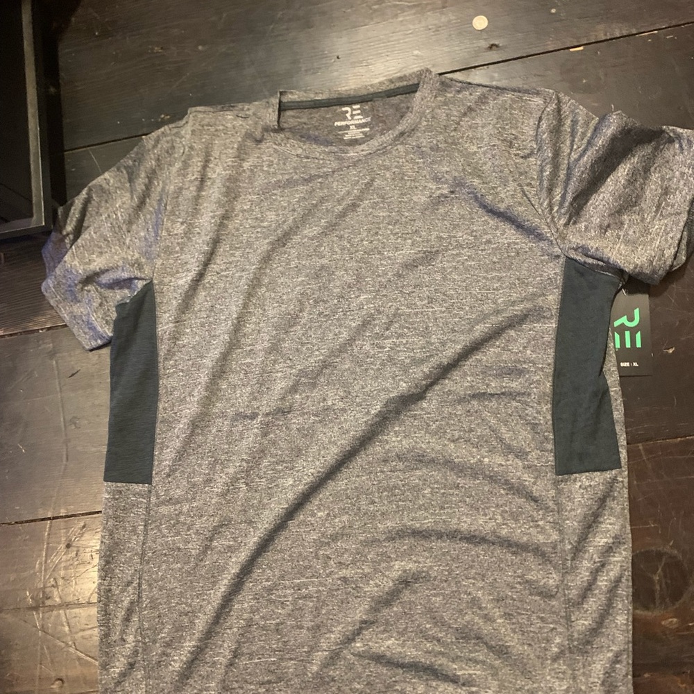 *NWT* active performance tee